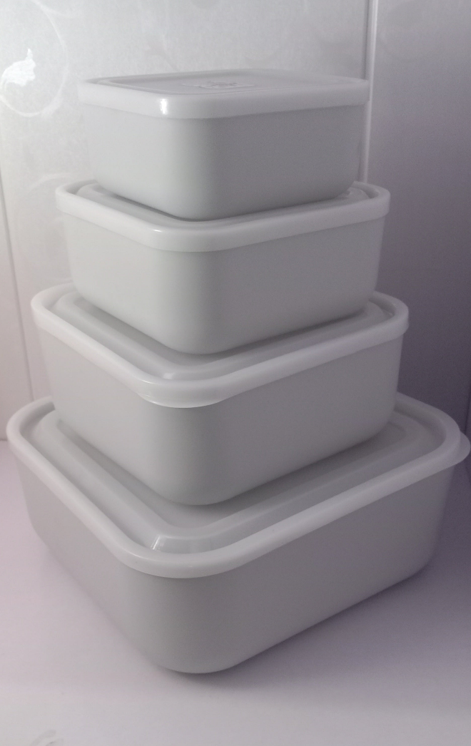 Pack of 4 splash plastic set