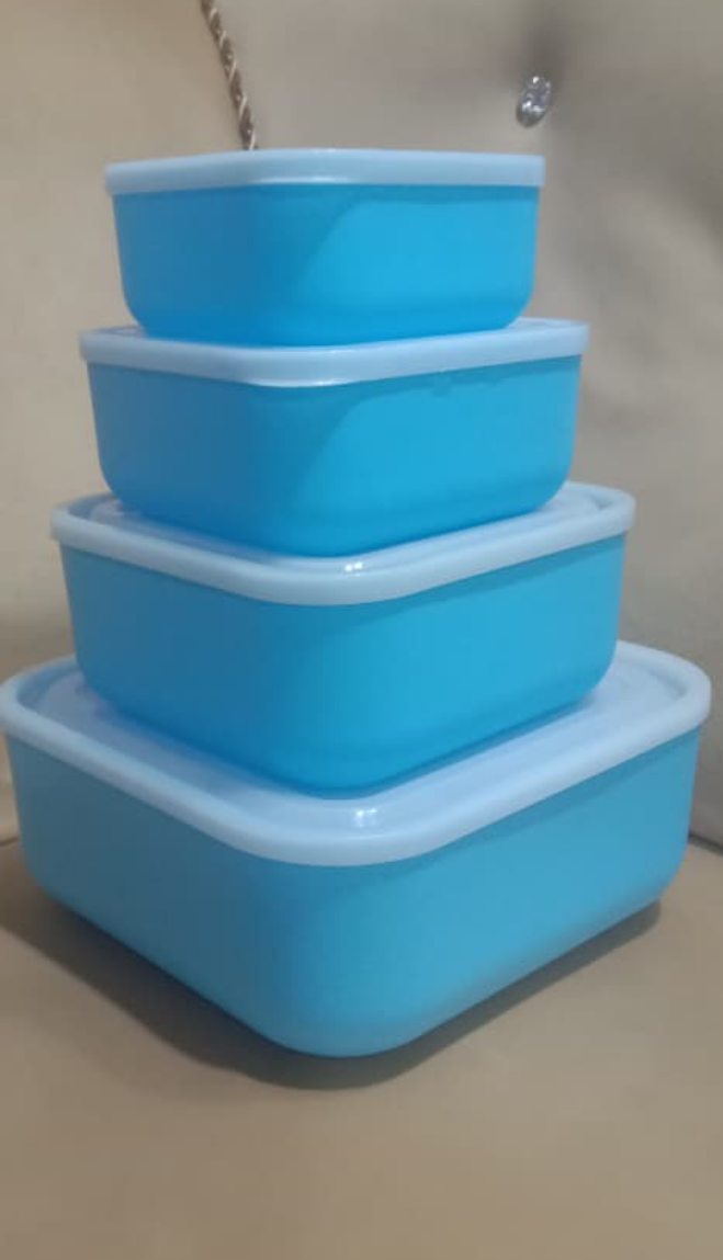 Pack of 4 splash plastic set